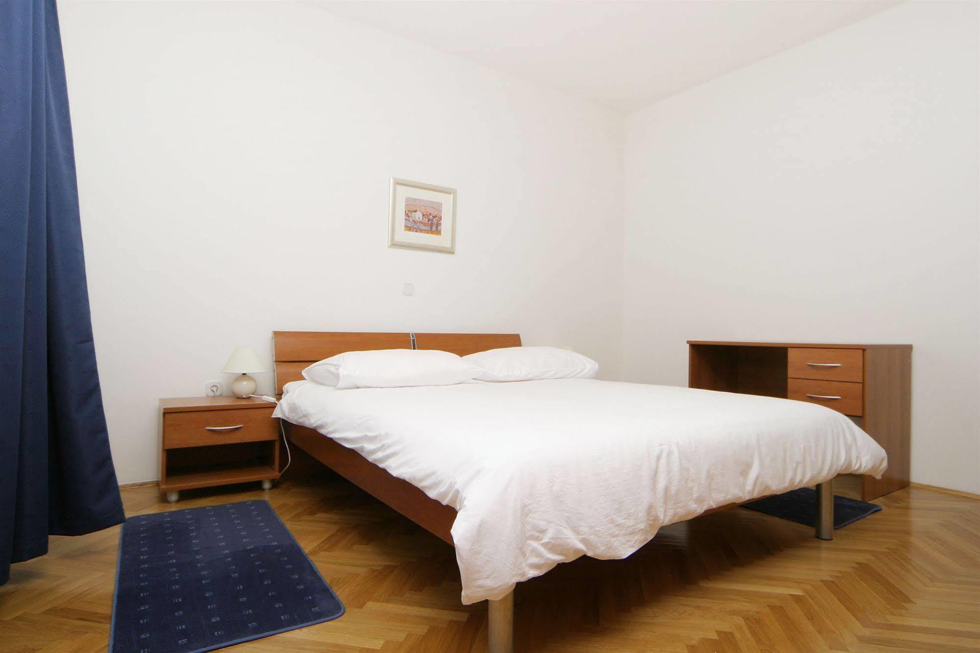 Apartments プチシャ エクステリア 写真